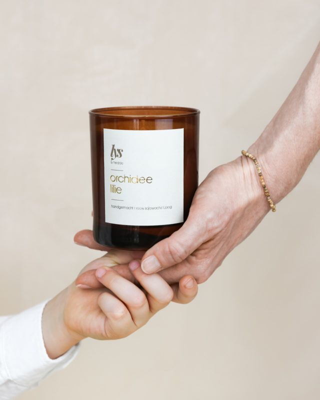 GESCHENKETIPP ZUM MUTTERTAG 🤱🏻
▫️Unsere limitierte Duftkerze „Orchidee & Lilie“▫️
Sag Danke auf besondere Weise – mit unserer exklusiven Muttertagsedition. Der elegante Duft von Orchidee und Lilie vereint sich zu einem floralen Highlight, das lange bleibt – ganz ohne zu welken. 💐
Das ideale Geschenk für Mamas, die mehr als nur Blumen verdienen. ✨
Jetzt nur für kurze Zeit erhältlich – sichere dir dein Stück Liebe! 🤍

Muttertag | Geschenketipp | Geschenkidee | Duftkerze | Muttertagsgeschenk 
#lyshedee #krems #Muttertag #Duftkerze #Geschenkidee #Kerzenliebe #LimitierteEdition #Blumenduft #HandgemachtMitLiebe #Muttertagsgeschenk #BesondereGeschenke