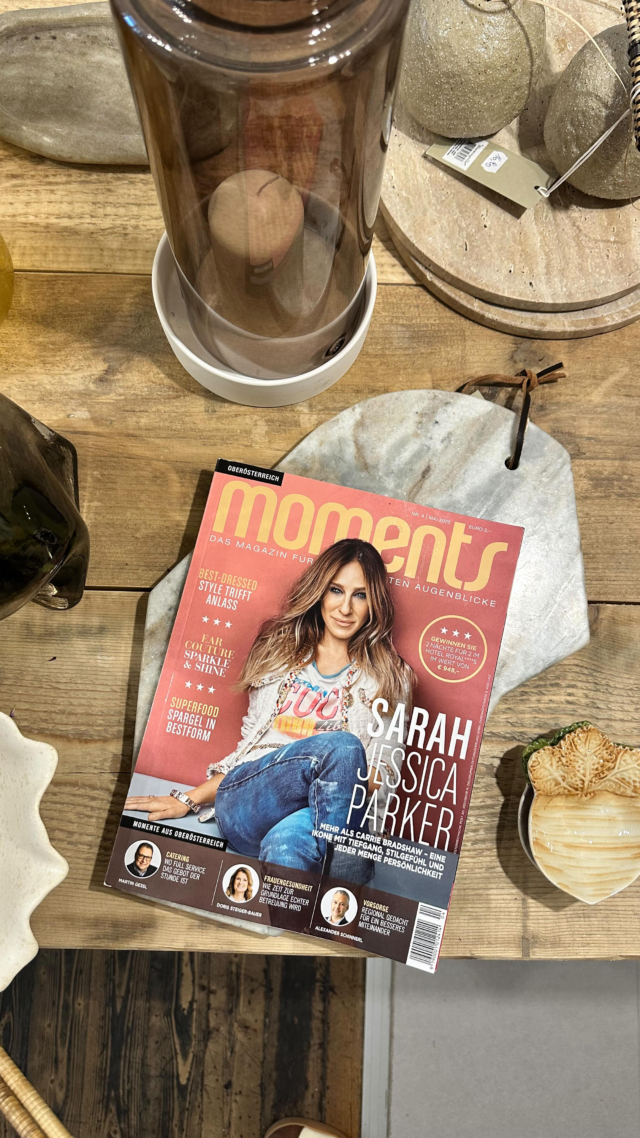 OMG 🥳 Unsere limitierte Duftkerze zum Muttertag “Orchidee & Lilie” ist in der aktuellen Ausgabe vom @momentsmagazin 🥂 Vielen lieben Dank! Wir freuen uns riesig und sind sehr stolz ✨ unsere handgemachten Duftkerzen aus Sojawachs sind Online (Link in der BIO) und in unserem Concept-Store in Krems erhältlich! 📍

Duftkerzen | Krems | Presse | Muttertag |Geschenkideen
#lyshedde #conceptstore #momentsmagazin #muttertag #duftkerze #krems #geschenkideen #geschenketipp